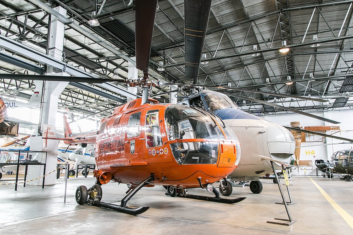 Hangar H3 mit Helikoptern Bo 105 und Westland Whirlwind