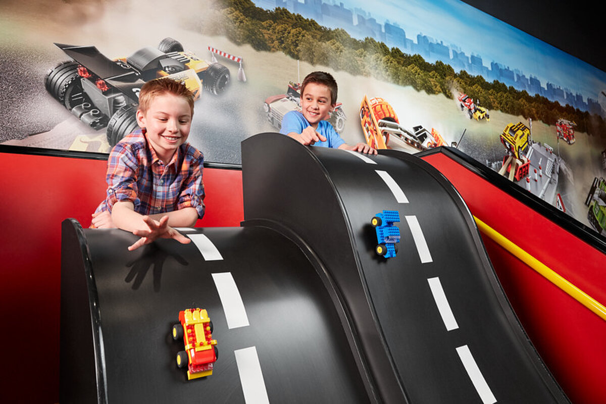 Baue dein eigenes Auto und lasse es im Rennen antreten im LEGOLAND® Discovery Centre Oberhausen